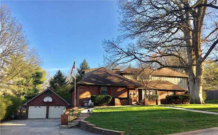 4334 Stonecrest Dr St Joseph, MO 64506