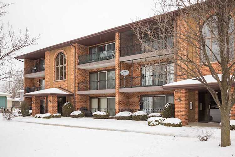 8201 Cobblestone Dr #2D Palos Hills, IL 60465