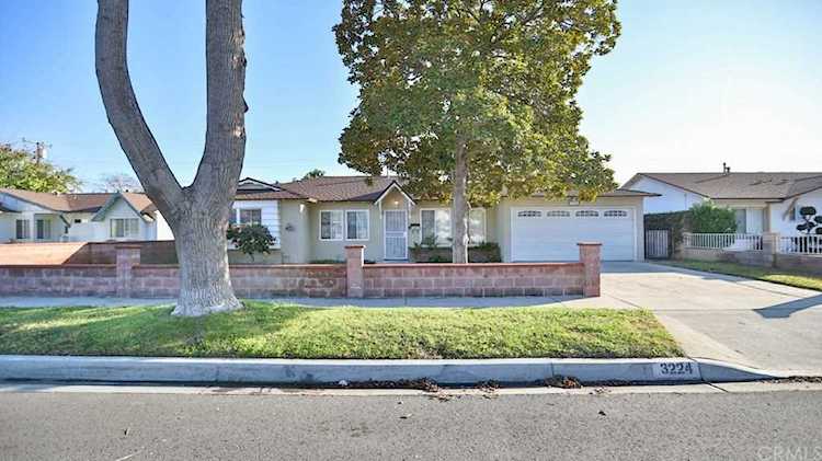 3224 W Stonybrook Drive Anaheim, CA 92804