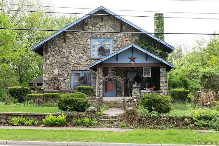 308 Main St Fenton, MI 48430