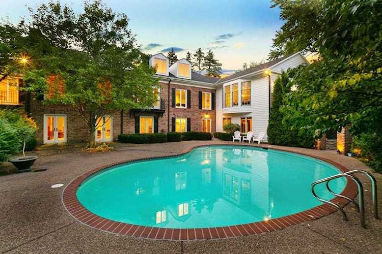 410 Highcroft Road Wayzata, MN 55391