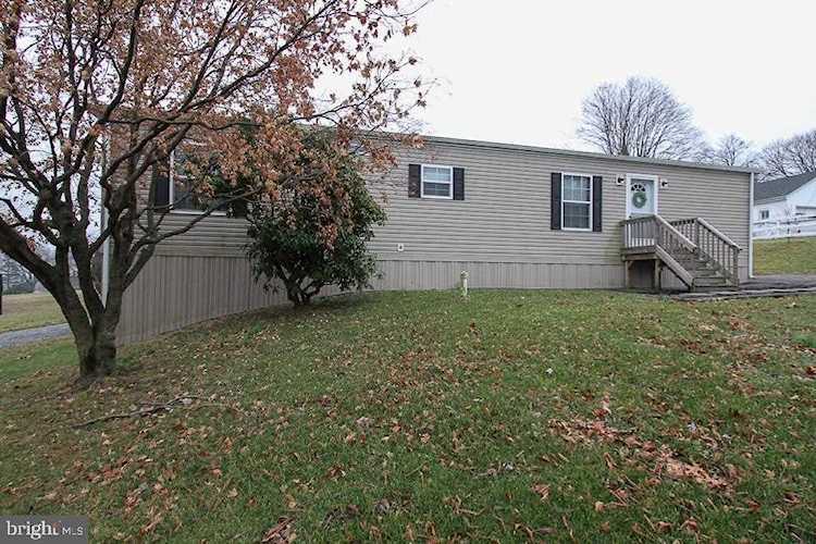 977 Chestnut St Douglassville, PA 19518