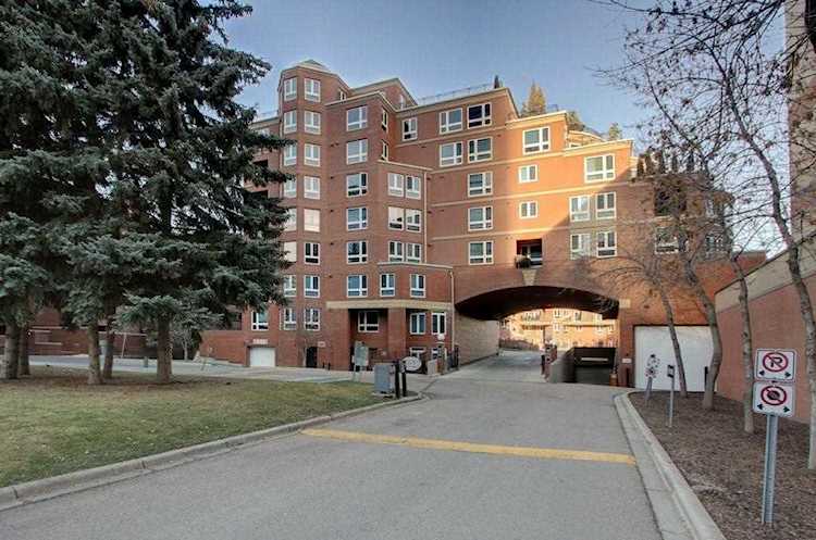 400 Eau Claire Avenue SW #5202 Calgary, AB T2P 4X2