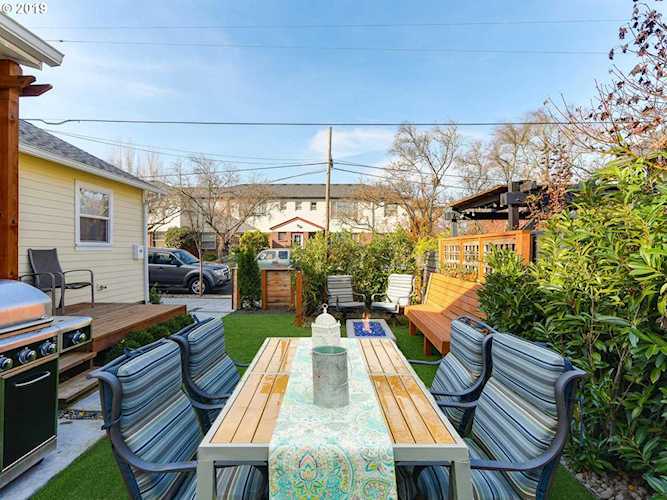 712 SE 42nd Ave Portland, OR 97215