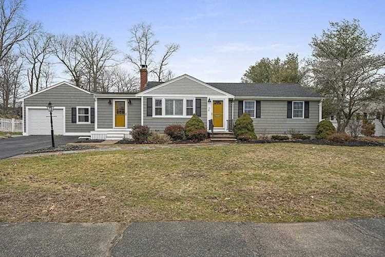 34 Bradford Rd Braintree, MA 02184