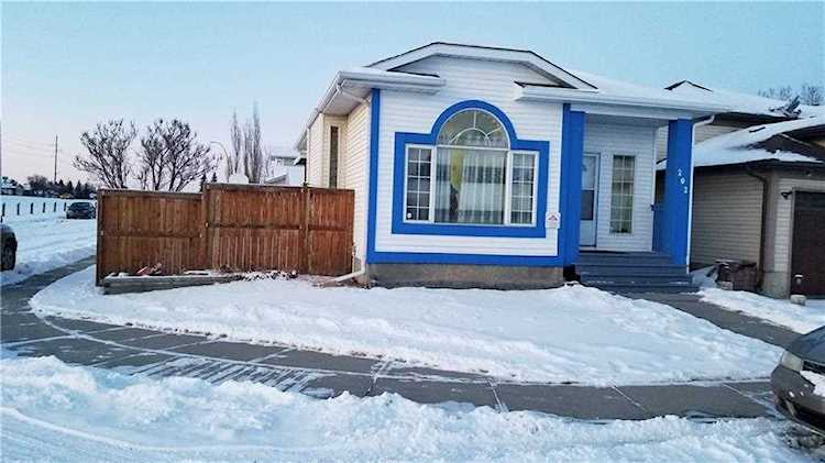 202 Laguna Circle NE Calgary, AB t1y 6w4