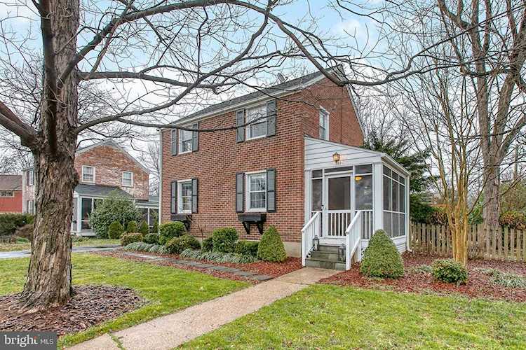 227 Greenbrier St Arlington, VA 22203 | MLS ® VAAR158980 Photo 1
