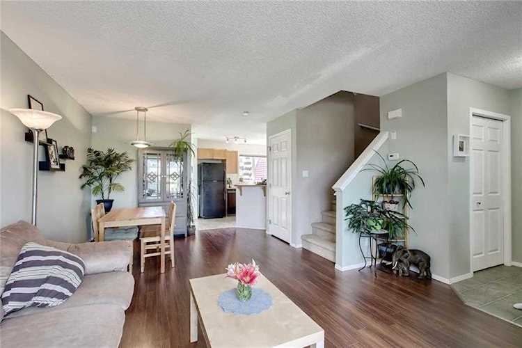 98 Everwillow Circle SW Calgary, AB T2Y 4V1