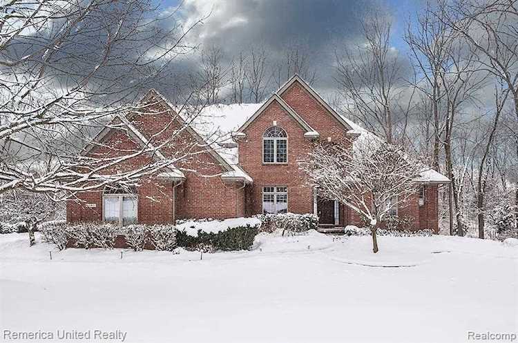 6189 Windemere Point Hamburg Twp, MI 48116 | MLS 2200005775 Photo 1