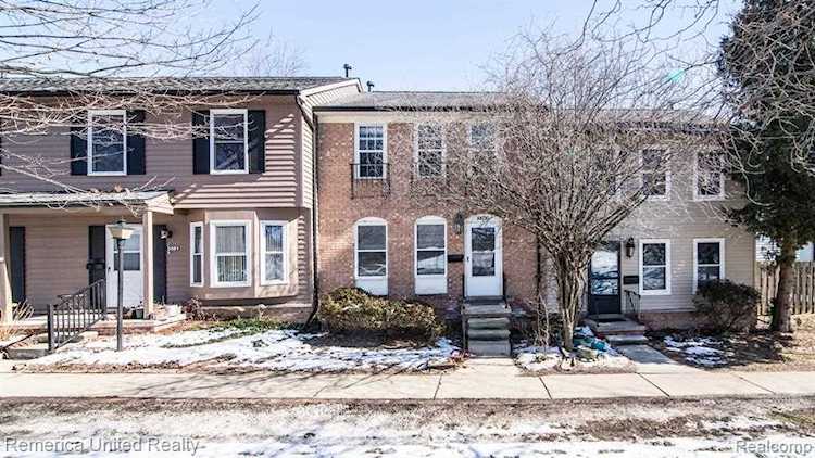 3383 Burbank Dr Ann Arbor, MI 48105