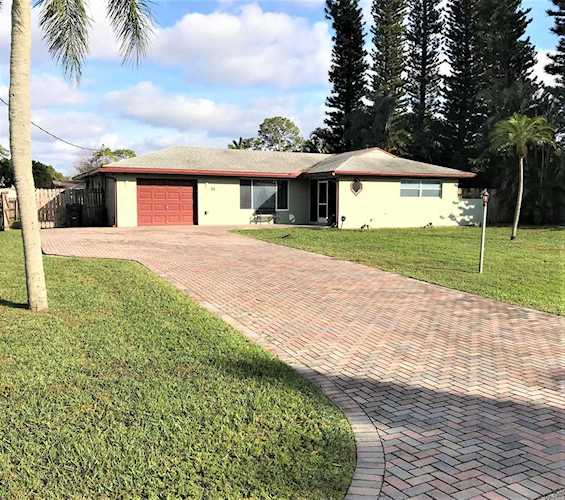 33 Barberton Road Lake Worth, FL 33467