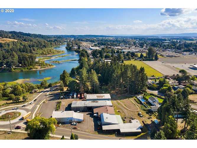 1695 Lewis River Rd Woodland, WA 98674