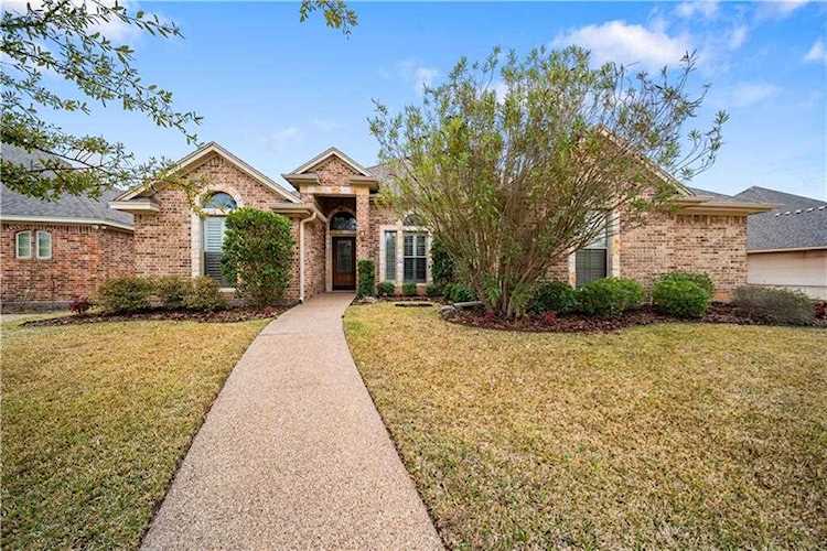 329 Canterbury Dr Woodway, TX 76712