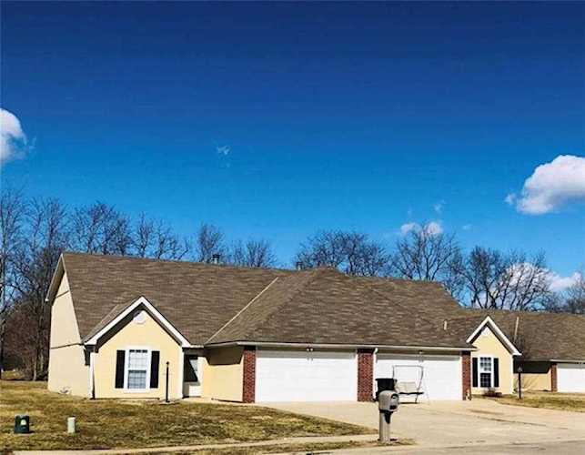 4607 Hunters Glen Dr, St Joseph, MO 64506 | multi-family listing Photo 1