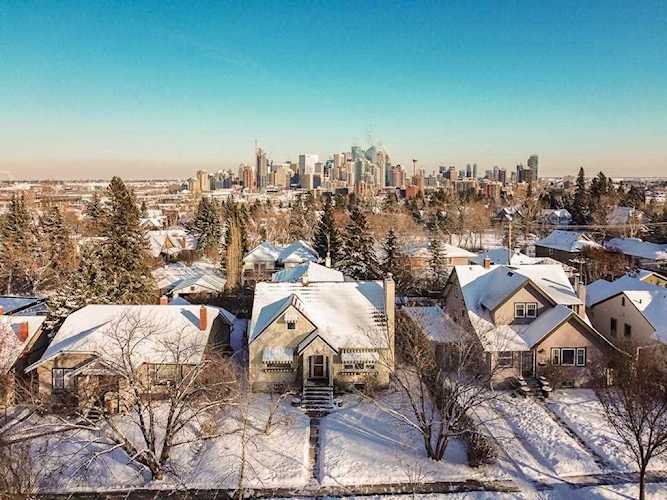1516 Scotland Street SW Calgary, AB T3C 2L5