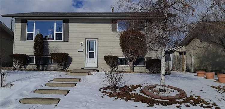 99 Pennsburgh Way SE Calgary, AB T2A 2J4
