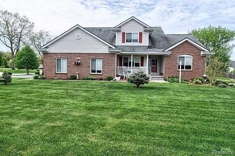 16320 Red Fox Trl Fenton Twp, MI 48451