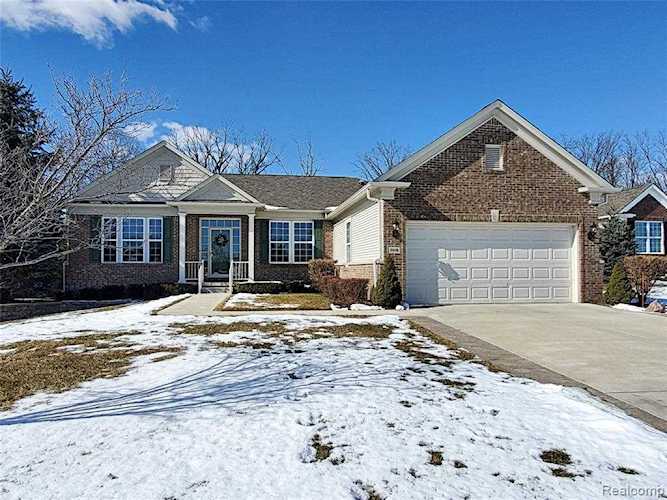 9608 Pine Valley Dr Grand Blanc Twp, MI 48439