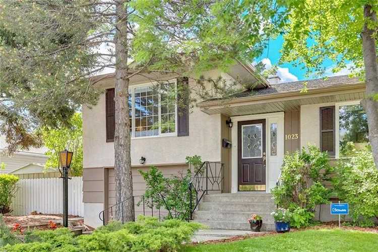 1023 78 Avenue SW Calgary, AB T2V 0T9