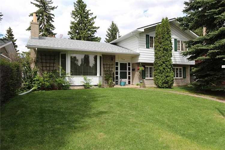 1208 Killearn Avenue SW Calgary, AB T2V 2N4