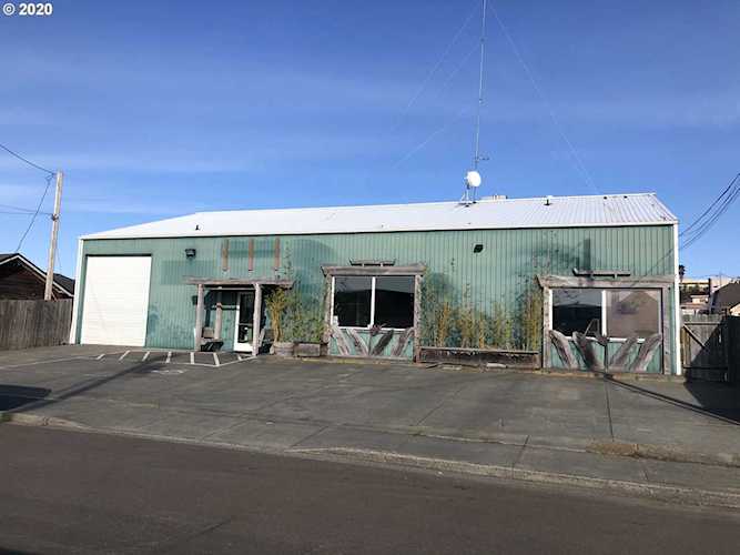 632 Hemlock St Brookings, OR 97415
