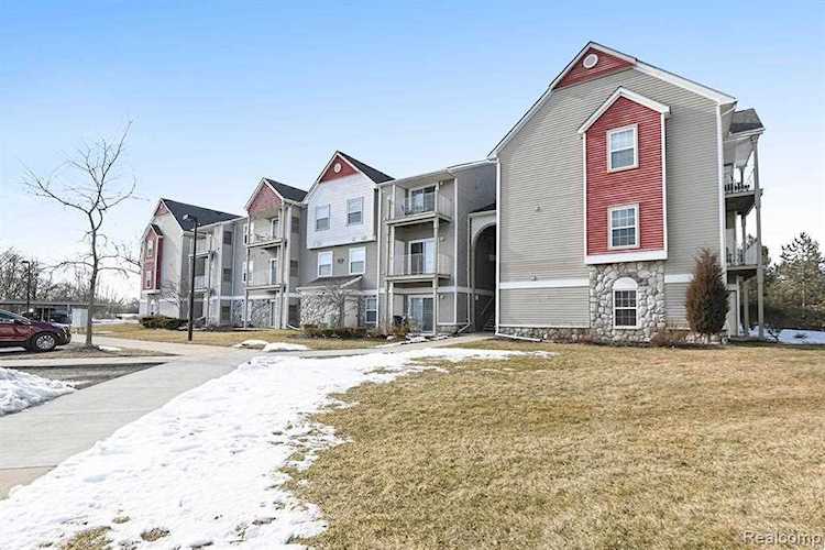 15240 Silver Pkwy #210 Fenton, MI 48430