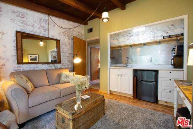 545 1st Street #B in Manhattan Beach, CA - MLS# 20544082 Photo 1