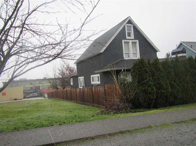 2506 St George Street Port Moody, BC V3H 2G7