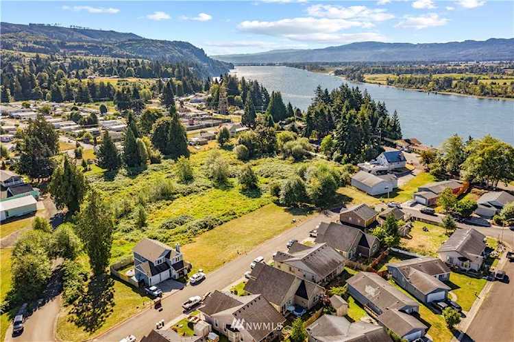 120 Glengate Lp Cathlamet, WA 98612