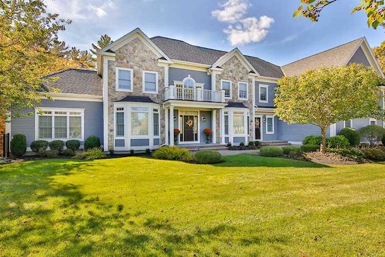 4 Warren Drive Middleton, MA 01949