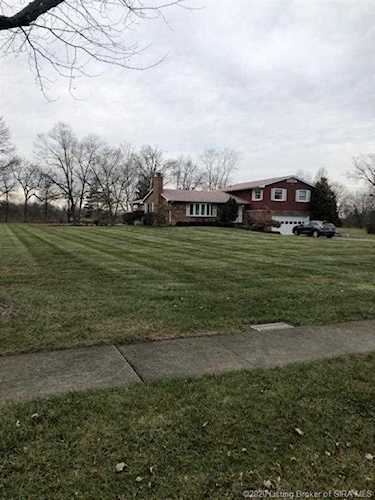150 N Beechwood Ave Scottsburg, IN 47170