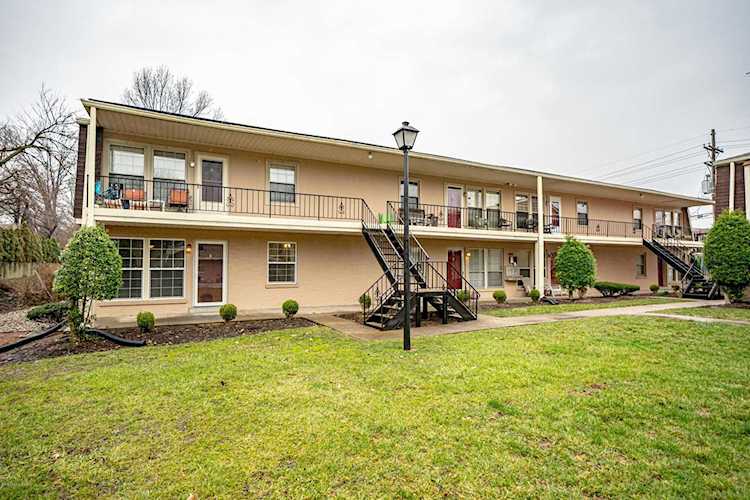 1964 Goldsmith Ln Louisville, KY 40218