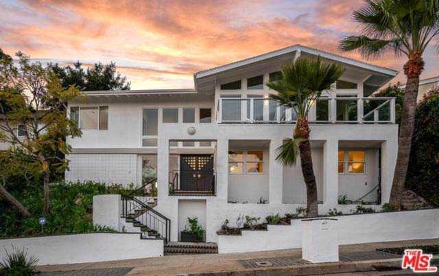 833 Las Lomas Avenue Pacific Palisades, CA 90272