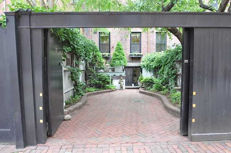 160 Mt Vernon St Boston, MA 02108