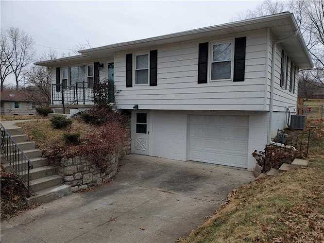 2913 S 29th St, St Joseph, MO 64503 | home for sale Photo 1