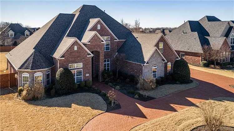 4 W Oxford Dr Rogers, AR 72758