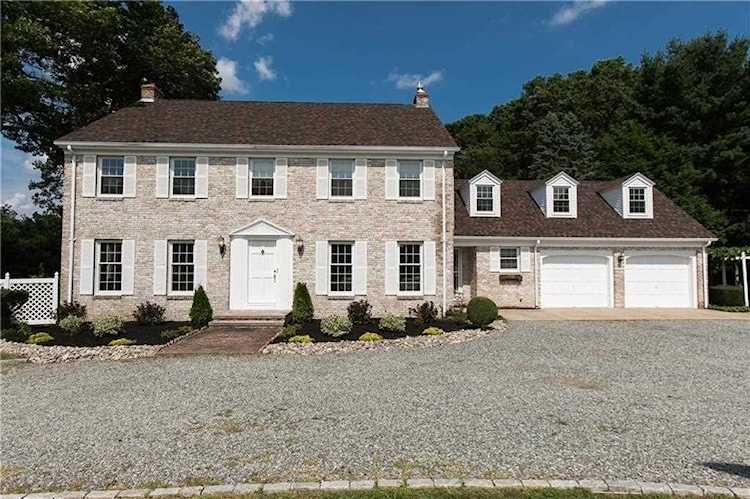 260 Pippin Orchard RD Cranston, RI 02921