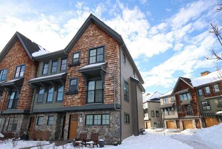 336 Ascot Circle SW Calgary, AB T3H 0X2