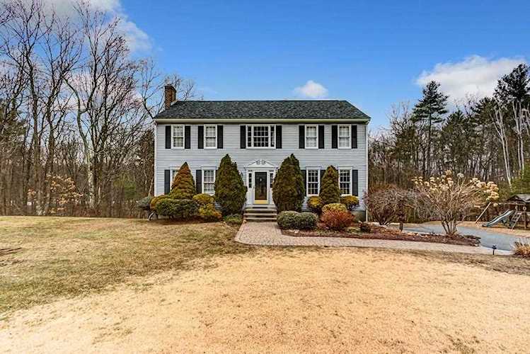 11 Appaloosa Cir Hopkinton, MA 01748