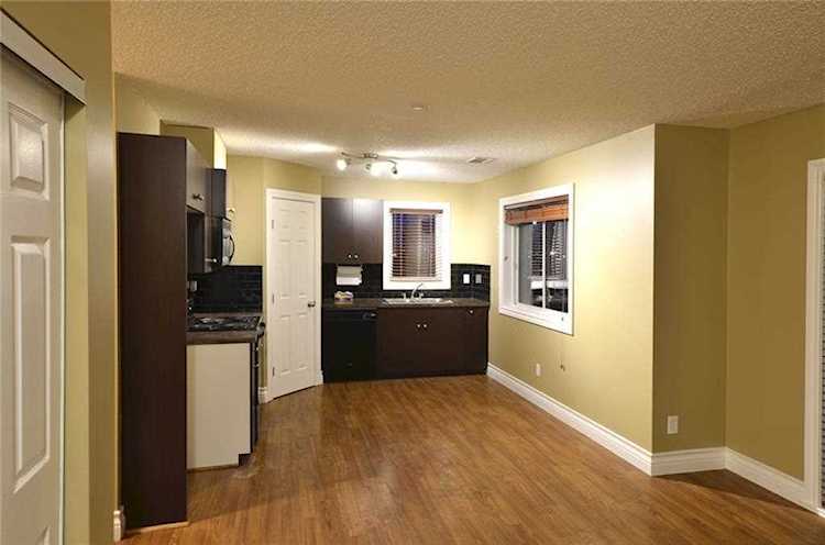 92 Erin Woods Court SE Calgary, AB T2B 3V2