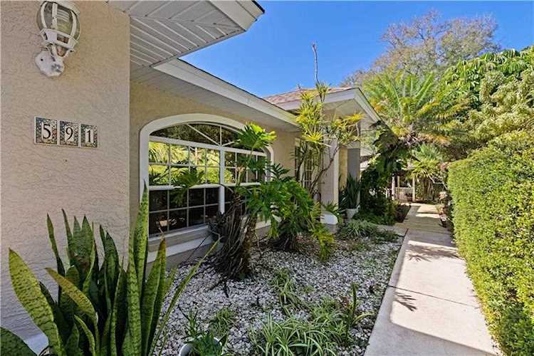 591 Colonial Road Venice, FL 34293
