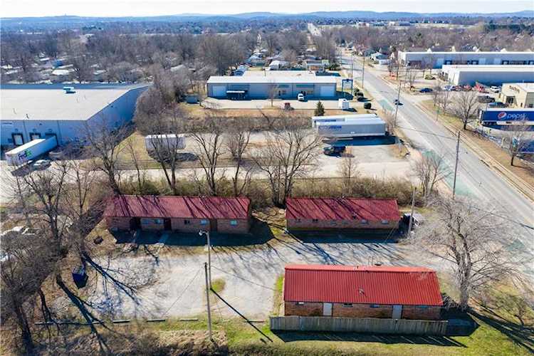 2001 Powell St Springdale, AR 72764
