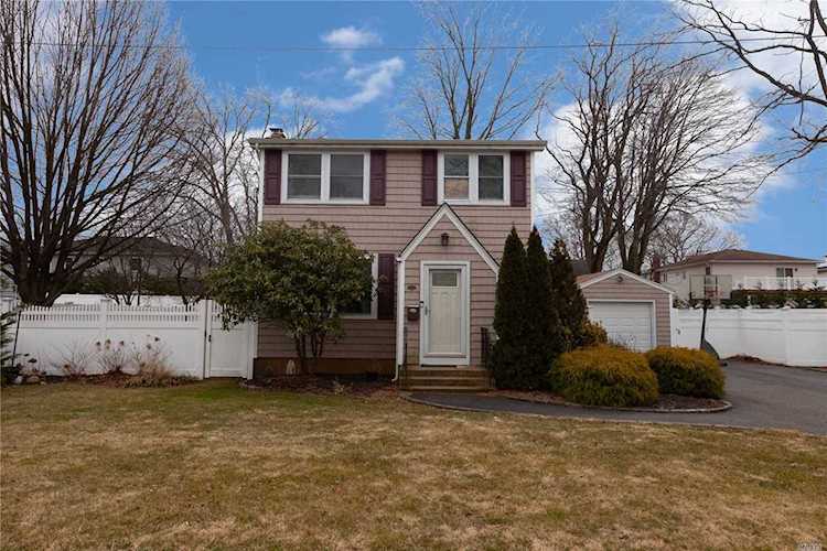 182 N Suffolk Ave N. Massapequa, NY 11758