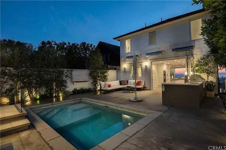 2426 The Strand Hermosa Beach, CA 90254