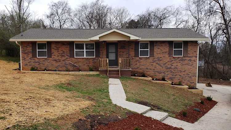 2718 Lisa Circle Strawberry Plains, TN 37871