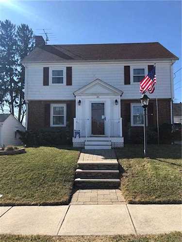 35 Rockland AV Cranston, RI 02910