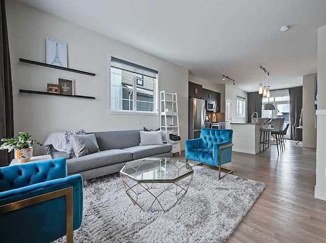 624 Walden Circle SE Calgary, AB T2X 0Y4