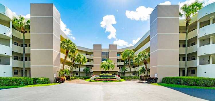 5701 Camino Del Sol #204 Boca Raton, FL 33433