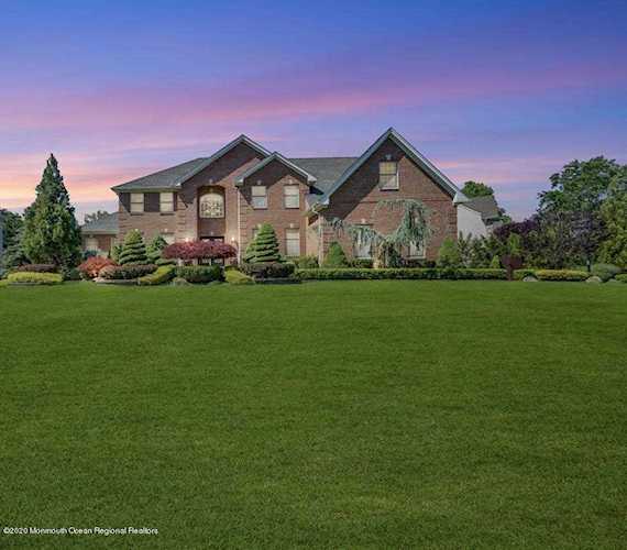24 Kipling Way Manalapan, NJ 07726
