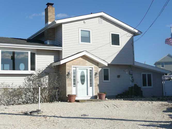 144 Lawrence Dr Manahawkin, NJ 08050